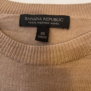 Women’s Banana Republic Tan 100% Merino Wool Crewneck Sweater